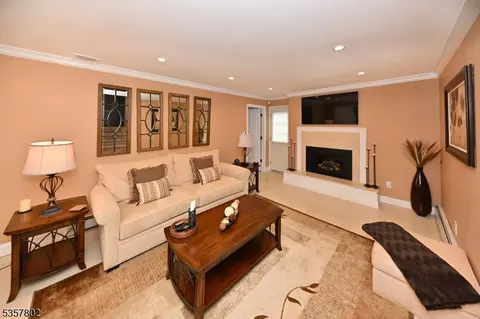 294 Mchenry Dr, Paramus, NJ 07652 photo 11