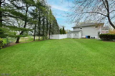 294 Mchenry Dr, Paramus, NJ 07652 photo 4