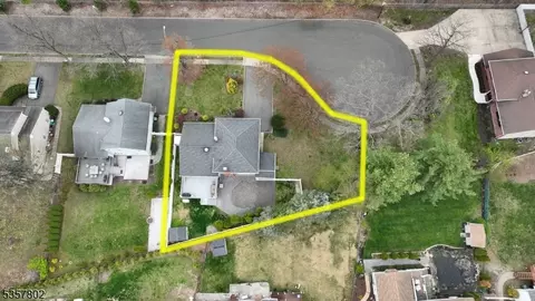 294 Mchenry Dr, Paramus, NJ 07652 photo 25