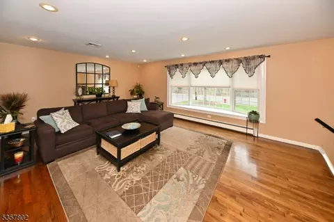 294 Mchenry Dr, Paramus, NJ 07652 photo 7