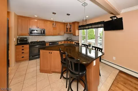 294 Mchenry Dr, Paramus, NJ 07652 photo 10