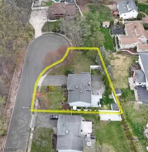 294 Mchenry Dr, Paramus, NJ 07652 photo 24