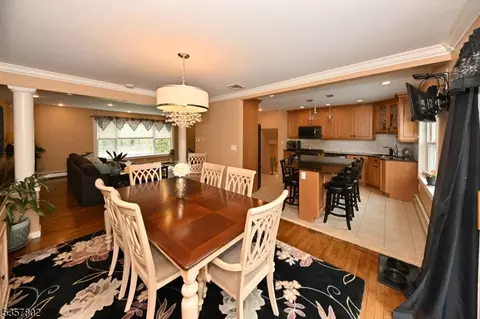 294 Mchenry Dr, Paramus, NJ 07652 photo 9