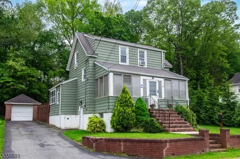 9 East St, Wanaque, NJ 07465