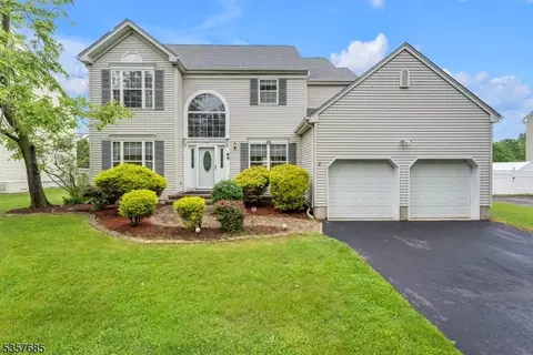 65 Vones Ln, Raritan, NJ 08869