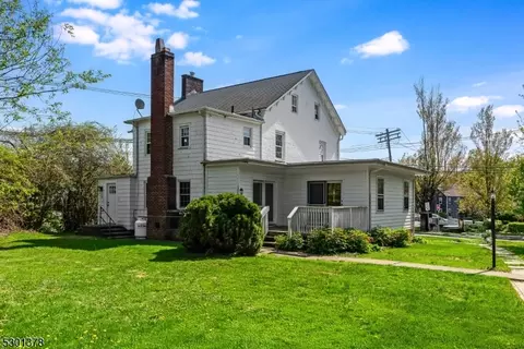 2 Oakdale Rd, Chester, NJ 07930