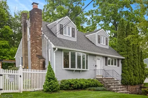 27 Jefferson Ter, Ogdensburg, NJ 07439