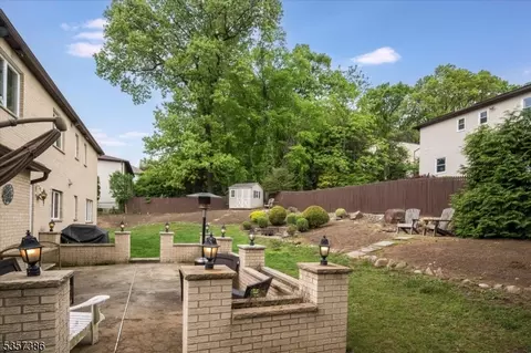 2 Stratton Dr, Wayne, NJ 07470 photo 5