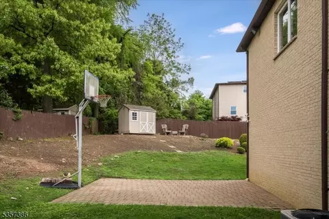 2 Stratton Dr, Wayne, NJ 07470 photo 3