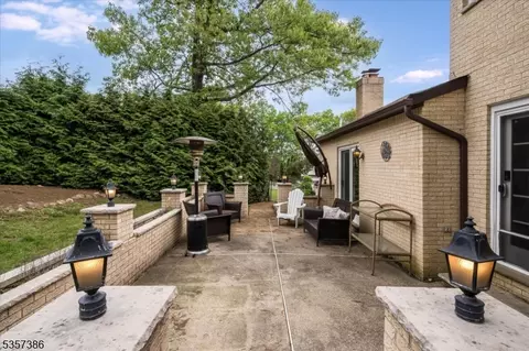 2 Stratton Dr, Wayne, NJ 07470 photo 4