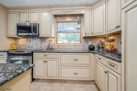 11 Young Dr, Stanhope, NJ 07874 photo 7