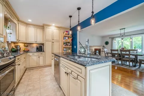 11 Young Dr, Stanhope, NJ 07874 photo 6