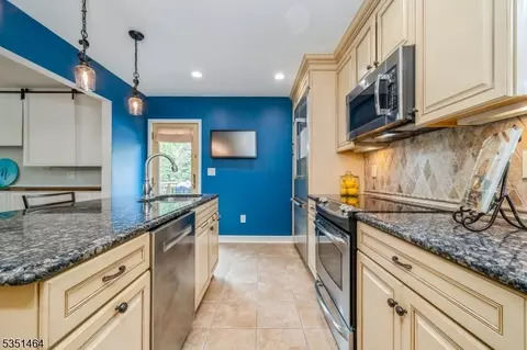 11 Young Dr, Stanhope, NJ 07874 photo 8