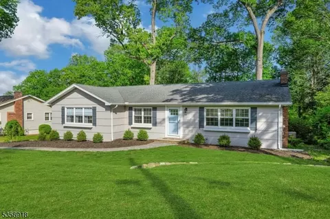 48 Longview Dr, Whippany, NJ 07981