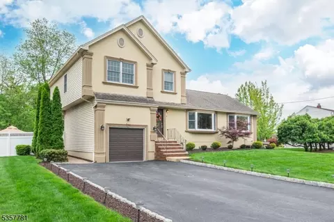 4 Malcolm Dr, Fairfield, NJ 07004