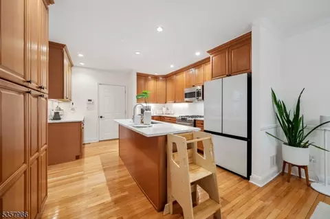 33 Eggers Ct, Summit, NJ 07901 photo 8