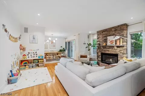 33 Eggers Ct, Summit, NJ 07901 photo 4