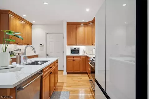 33 Eggers Ct, Summit, NJ 07901 photo 10