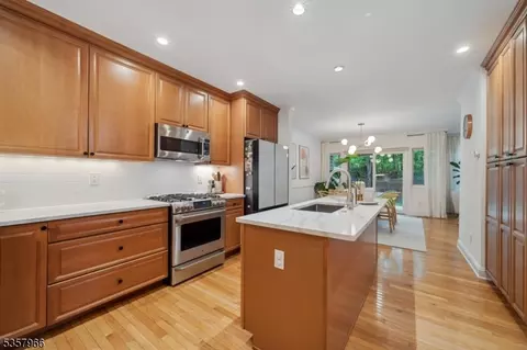 33 Eggers Ct, Summit, NJ 07901 photo 12
