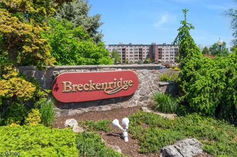 1360 Hamburg Tpke #106, Wayne, NJ 07470