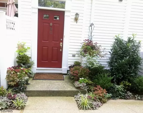 90 Hancock Dr, Morristown, NJ 07960