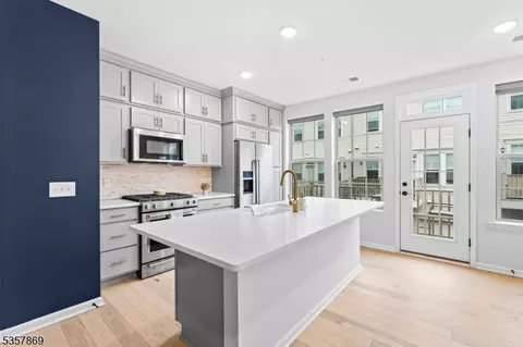 16 Sternadori Rd, Somerville Boro, NJ 08876