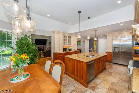 20 Manor Dr, Wayne, NJ 07470 photo 12