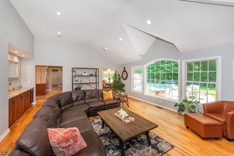 20 Manor Dr, Wayne, NJ 07470 photo 9