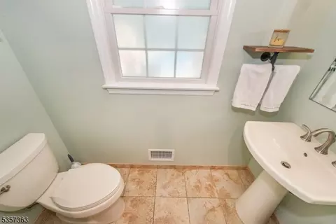 20 Manor Dr, Wayne, NJ 07470 photo 19