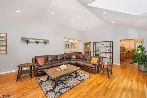 20 Manor Dr, Wayne, NJ 07470 photo 11