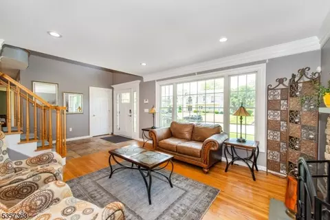 20 Manor Dr, Wayne, NJ 07470 photo 4