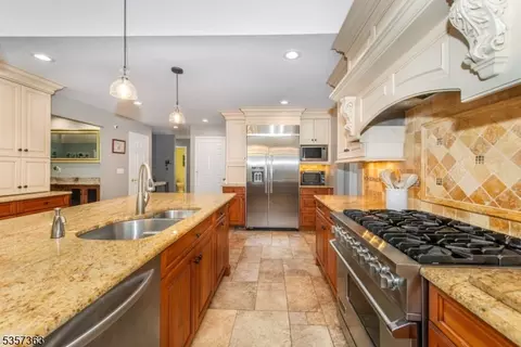 20 Manor Dr, Wayne, NJ 07470 photo 16