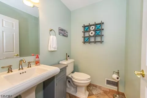 20 Manor Dr, Wayne, NJ 07470 photo 18