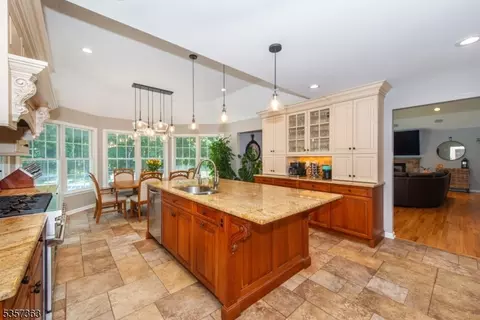20 Manor Dr, Wayne, NJ 07470 photo 15