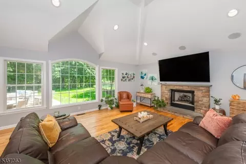 20 Manor Dr, Wayne, NJ 07470 photo 10