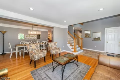 20 Manor Dr, Wayne, NJ 07470 photo 5