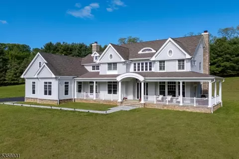 10 Moonlight Dr, Colts Neck, NJ 07722