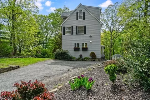 495 Lake Shore Dr, Hewitt, NJ 07421