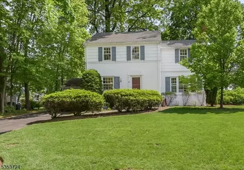22 Reeve Cir, Millburn, NJ 07041