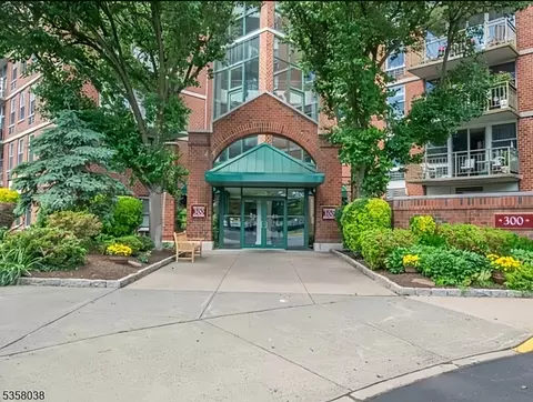 300 Main St #216, Little Falls, NJ 07424