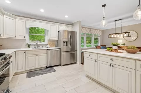 113 Sutton Dr, Berkeley Heights, NJ 07922 photo 14