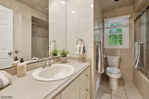 113 Sutton Dr, Berkeley Heights, NJ 07922 photo 20