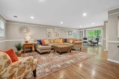 113 Sutton Dr, Berkeley Heights, NJ 07922 photo 4
