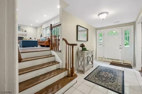 113 Sutton Dr, Berkeley Heights, NJ 07922 photo 3