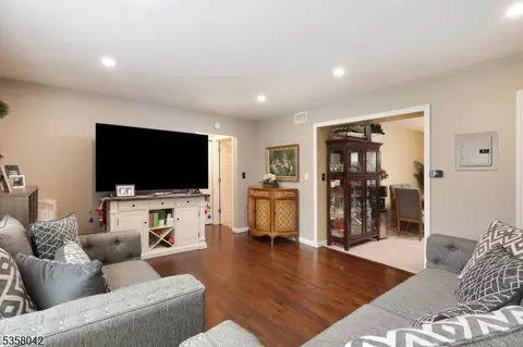 18 Judson St #11A, Edison, NJ 08837