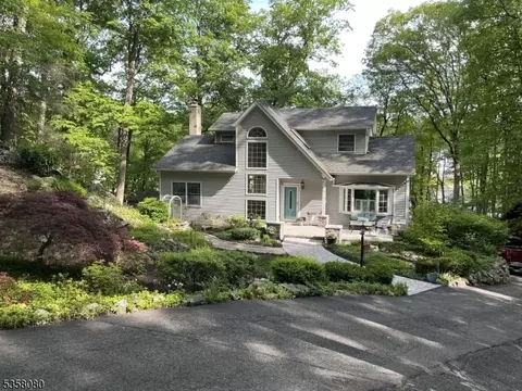 48 Hemlock Ave, Newton, NJ 07860