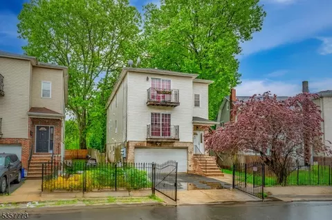 40-42 Hinsdale Pl, Newark, NJ 07104