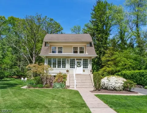 91 Pocono Rd, Mountain Lakes, NJ 07046