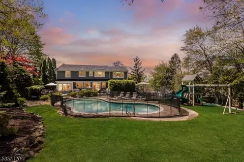 25 Morningside Dr, Livingston, NJ 07039