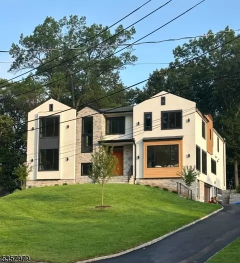 370 Hartshorn Dr, Short Hills, NJ 07078